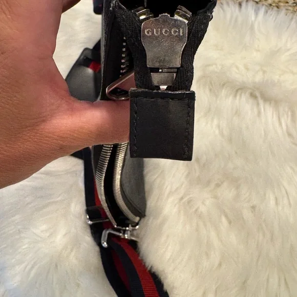 Gucci Gray and Black Messenger Bag - Picture 12 of 16